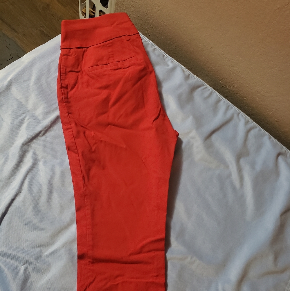 Red cropped pants